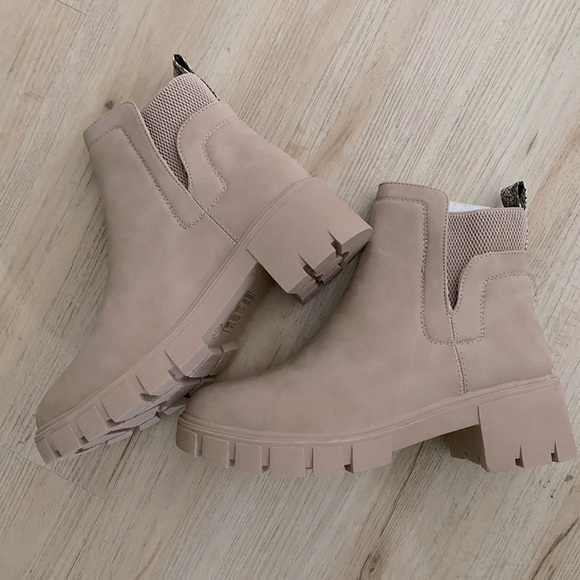 Rennet Booties - Picture 3 of 10